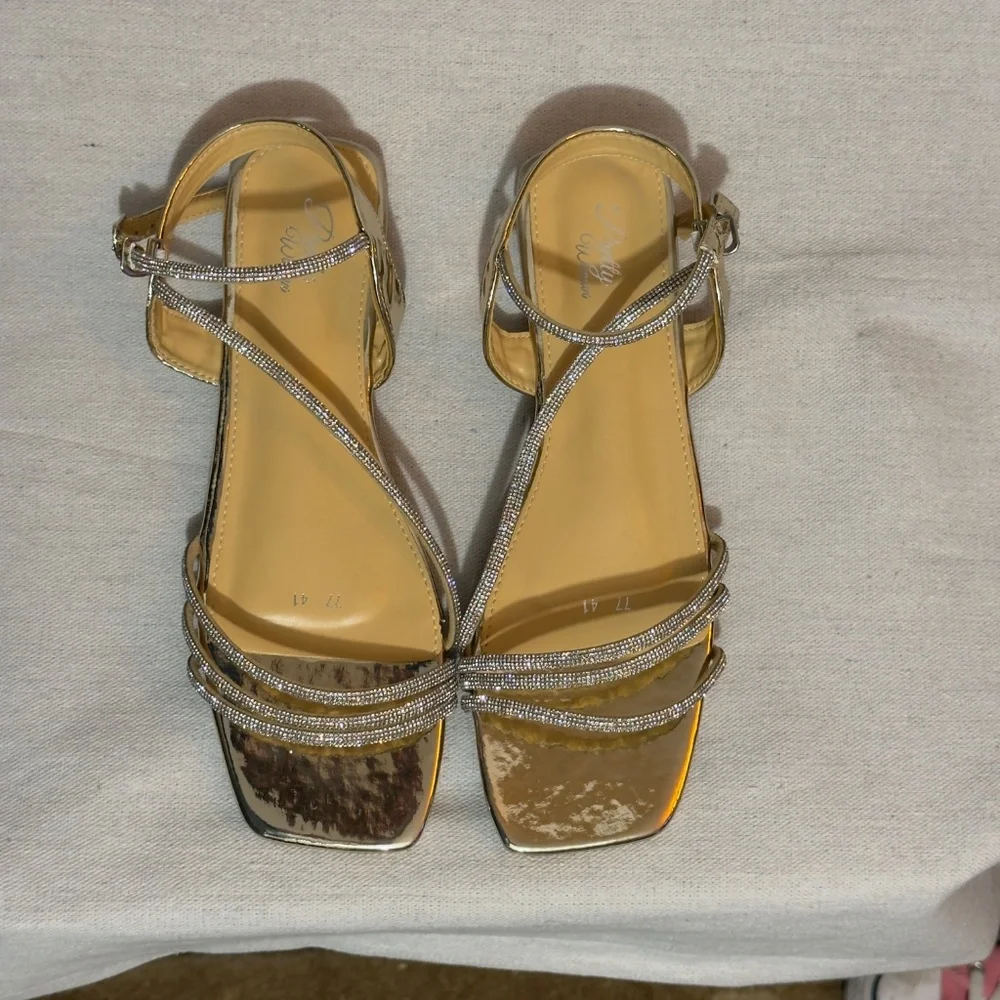 ❤️‍🔥4 for $25 SALE: Elegant Gold Women's Sandals - Picture 4 of 8